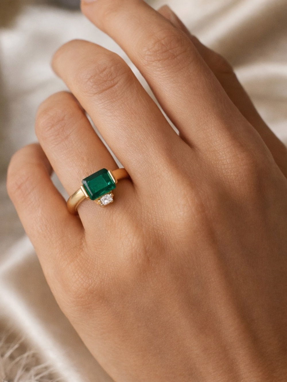 Emerald & Diamond Ring - Picture 6 of 11